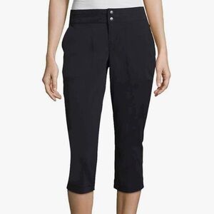 NWT Women’s Navy Columbia Active Fit Capri
